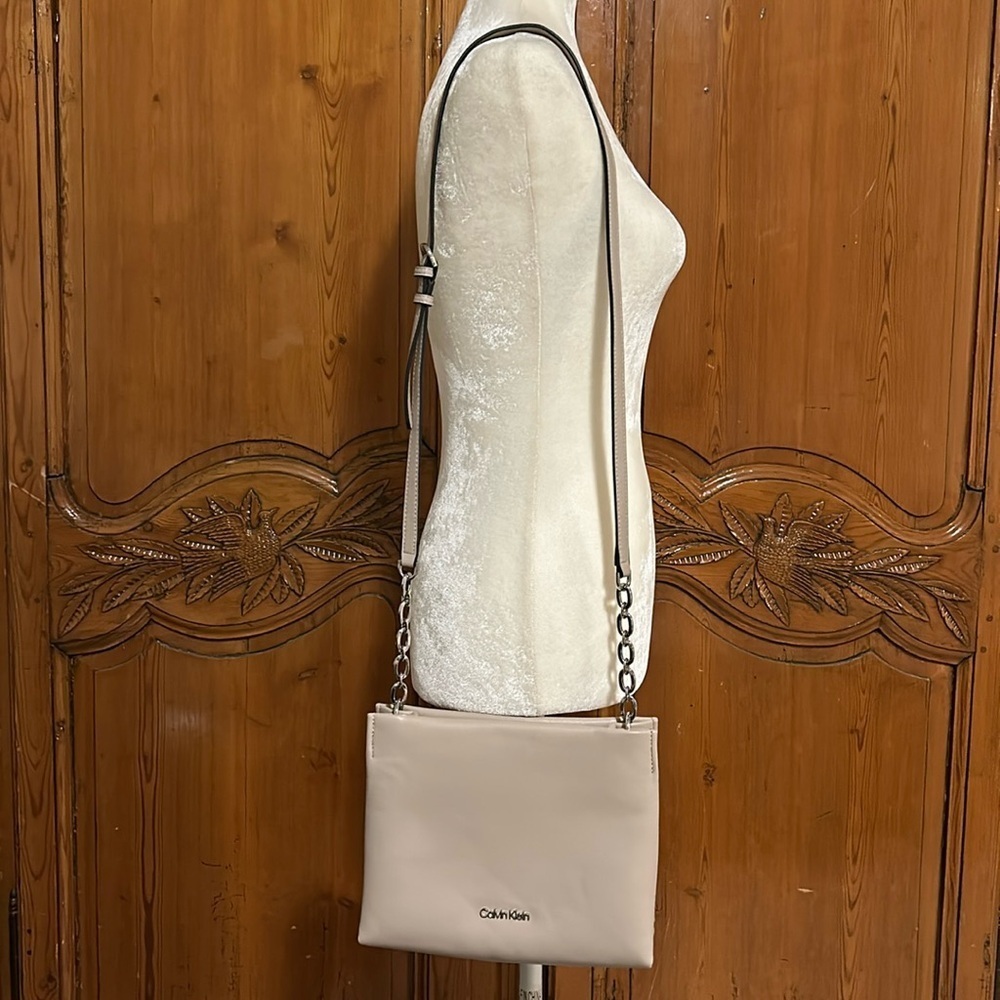 Calvin Klein Adjustable Strap Shoulder Bag. Like New